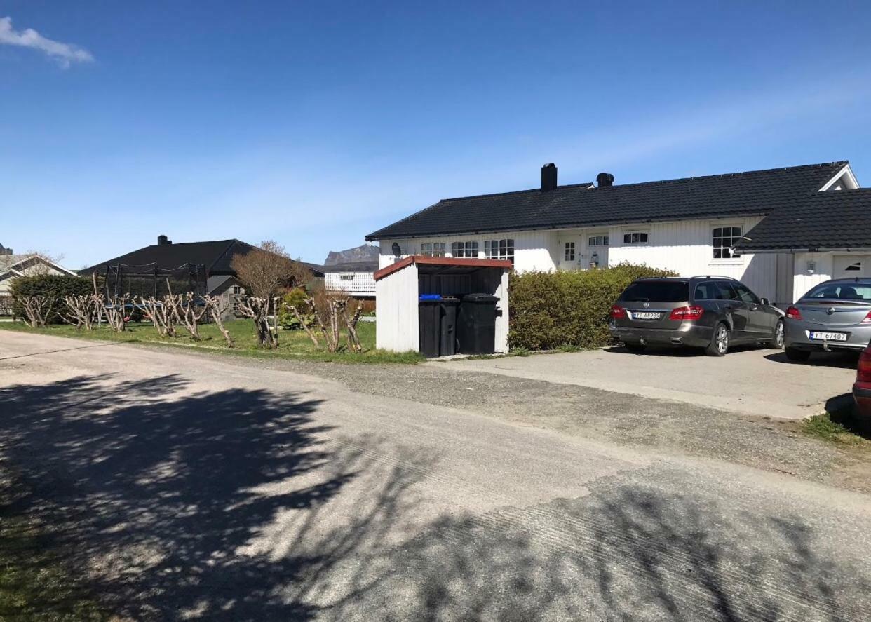 Cozy & Private Room In The Middle Of Lofoten Leknes Exteriör bild